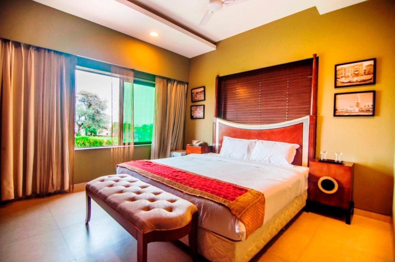 Jalsa Resort Indore Exterior foto